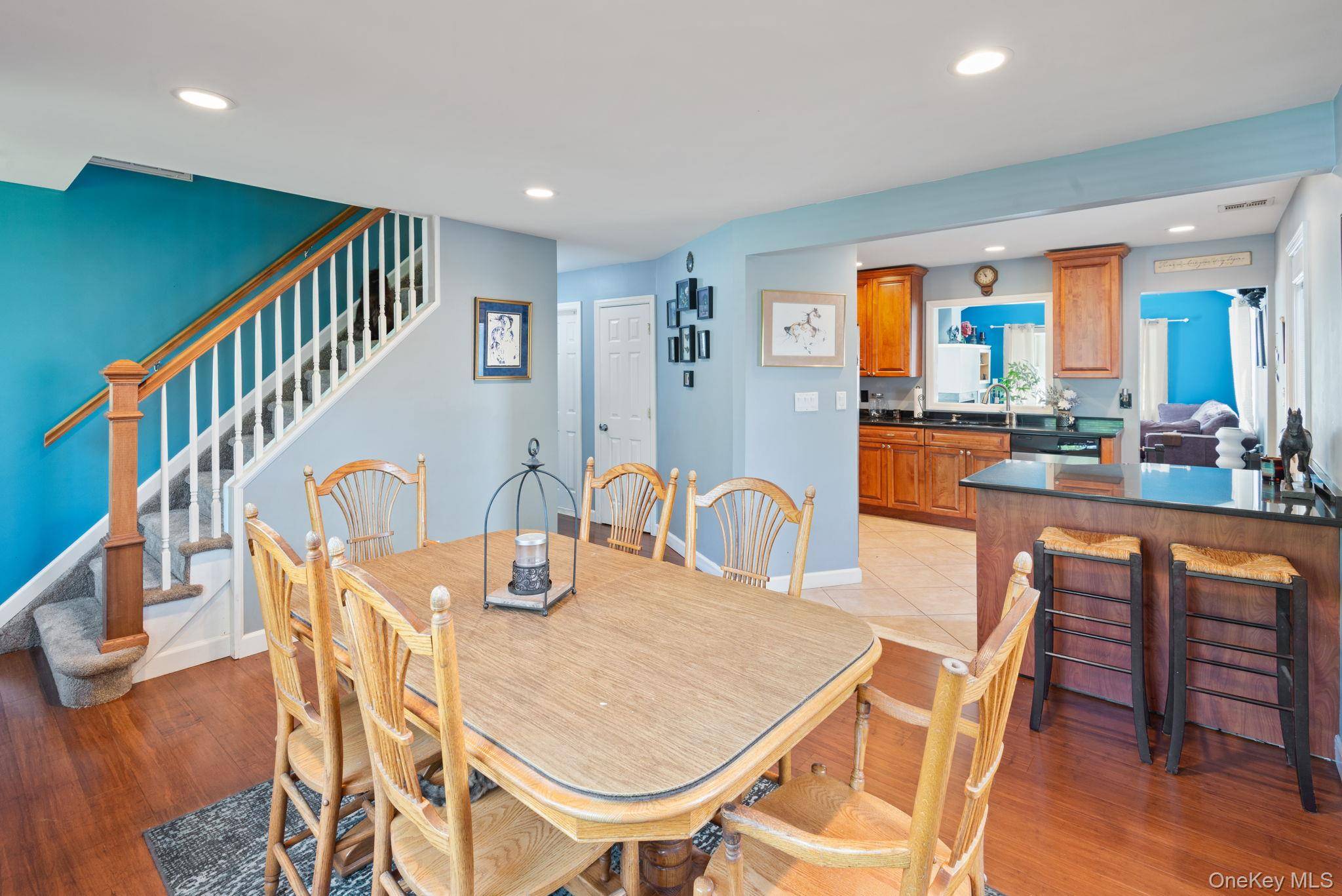 4 Bedroom Home for Sale in Bay Shore - New York - USA - 3