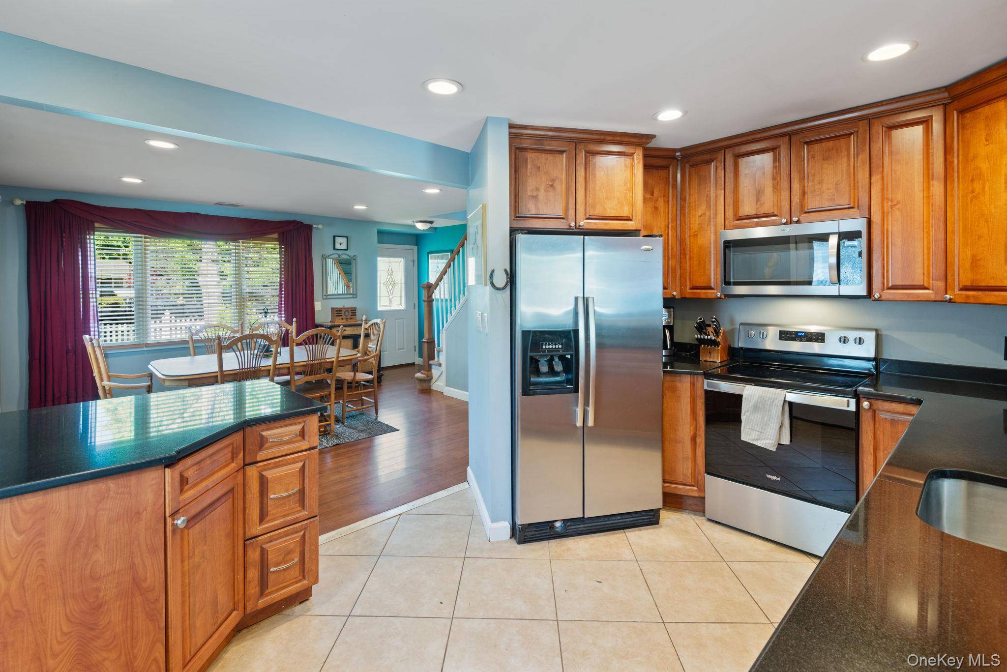 4 Bedroom Home for Sale in Bay Shore - New York - USA - 4