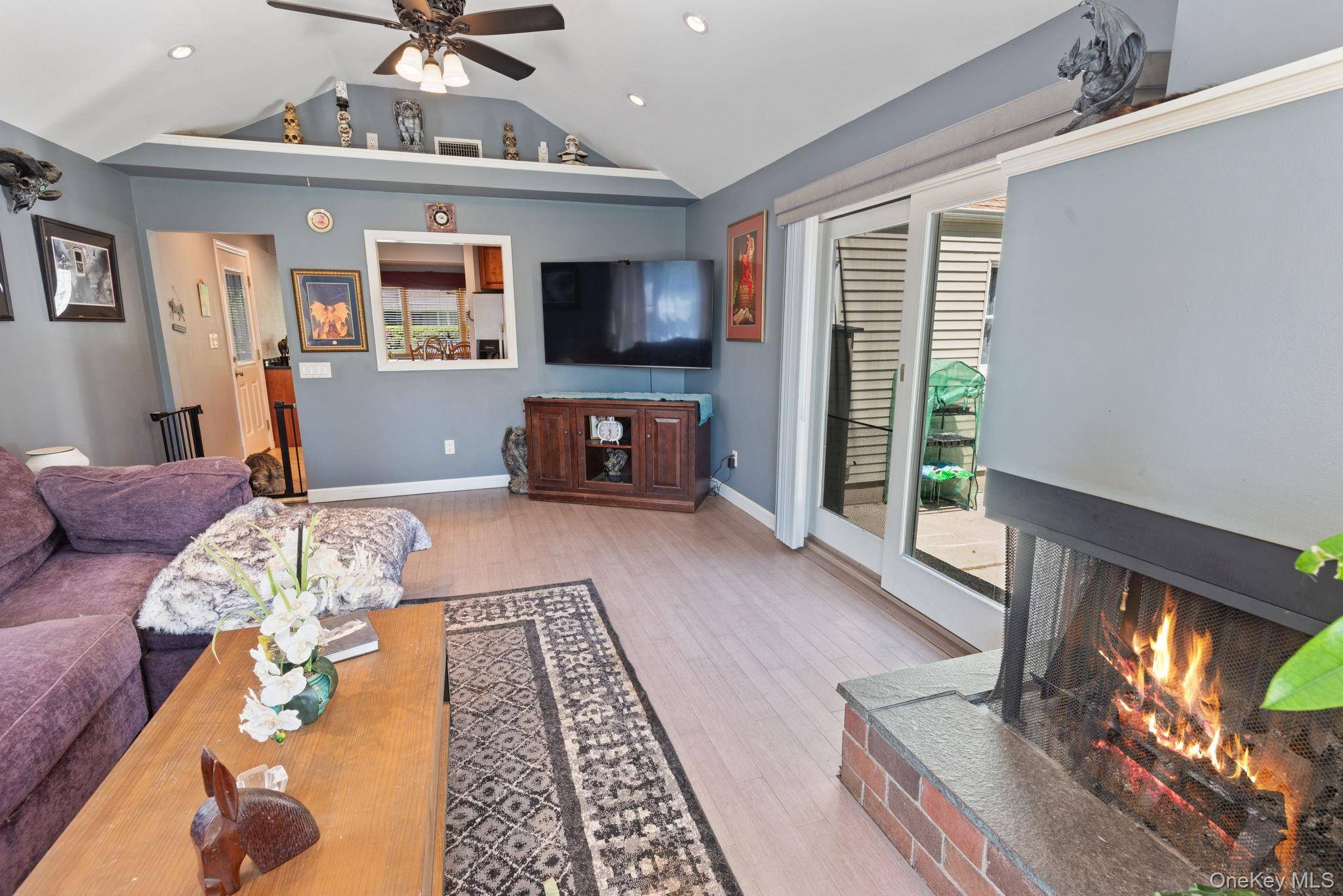 4 Bedroom Home for Sale in Bay Shore - New York - USA - 7