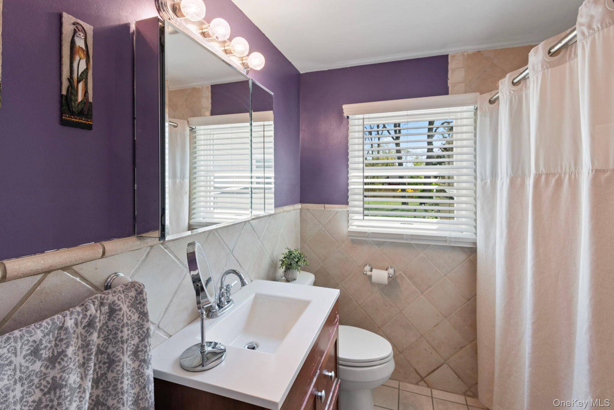 4 Bedroom Home for Sale in Bay Shore - New York - USA - 8