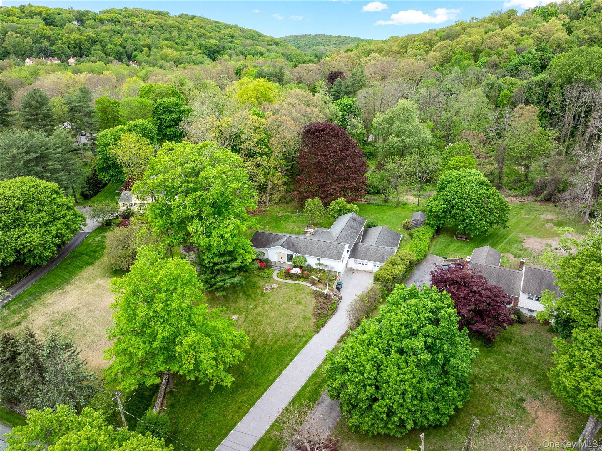 4 Bedroom Home for Sale in Bedford Corners - New York - USA - 2