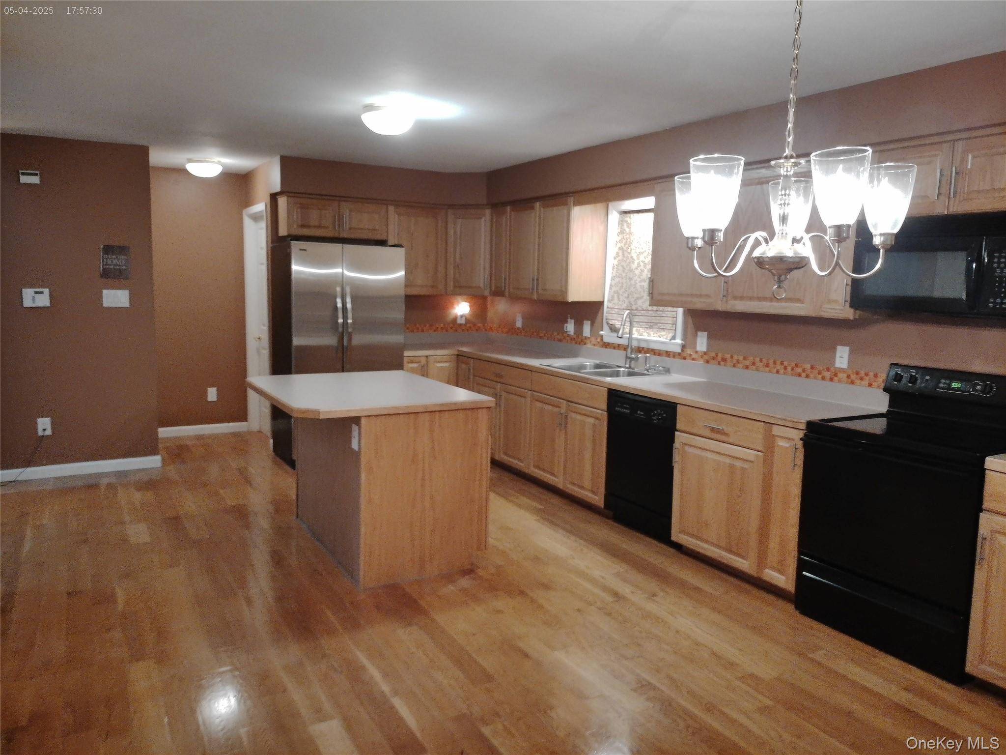Casa de 4 Dormitorios en Venta en Bethel - Nueva York - EE. UU. - 2
