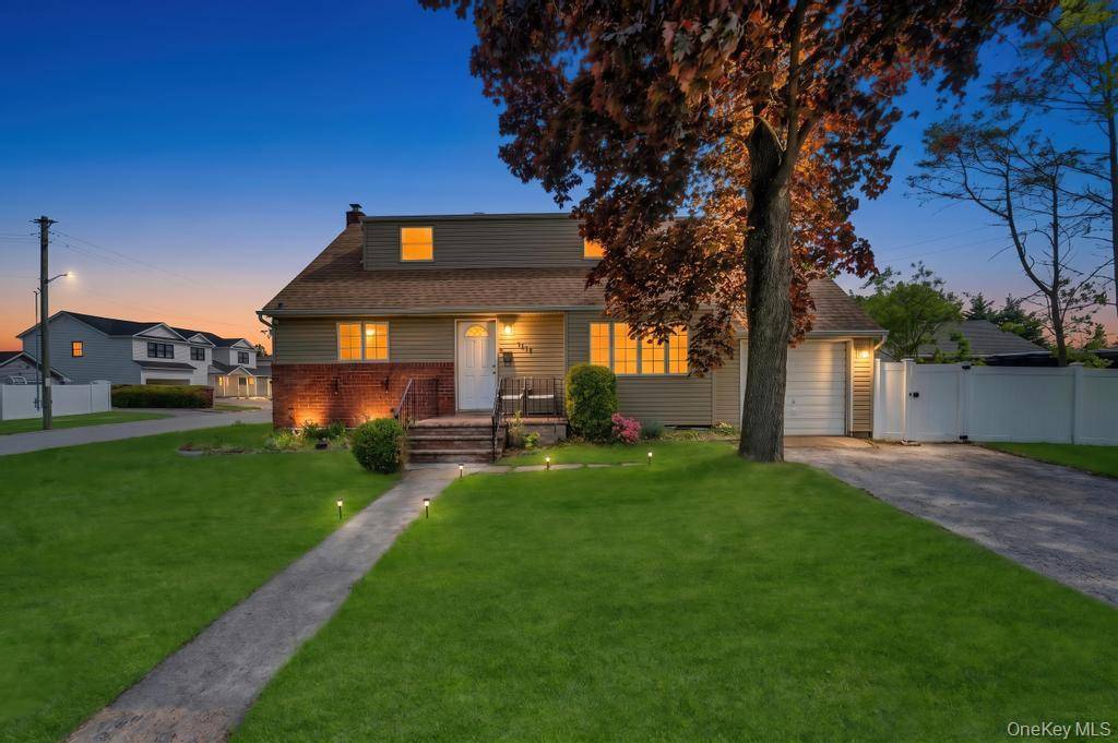 Casa de 4 Dormitorios en Venta en Bethpage - Nueva York - EE. UU. - 1