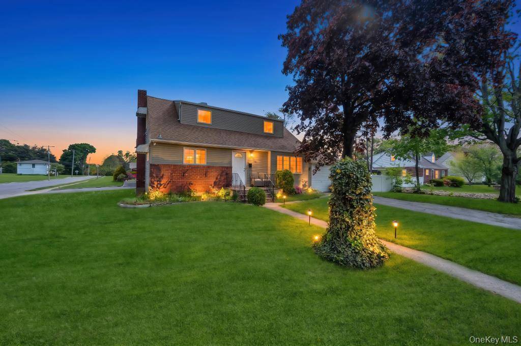 Casa de 4 Dormitorios en Venta en Bethpage - Nueva York - EE. UU. - 3