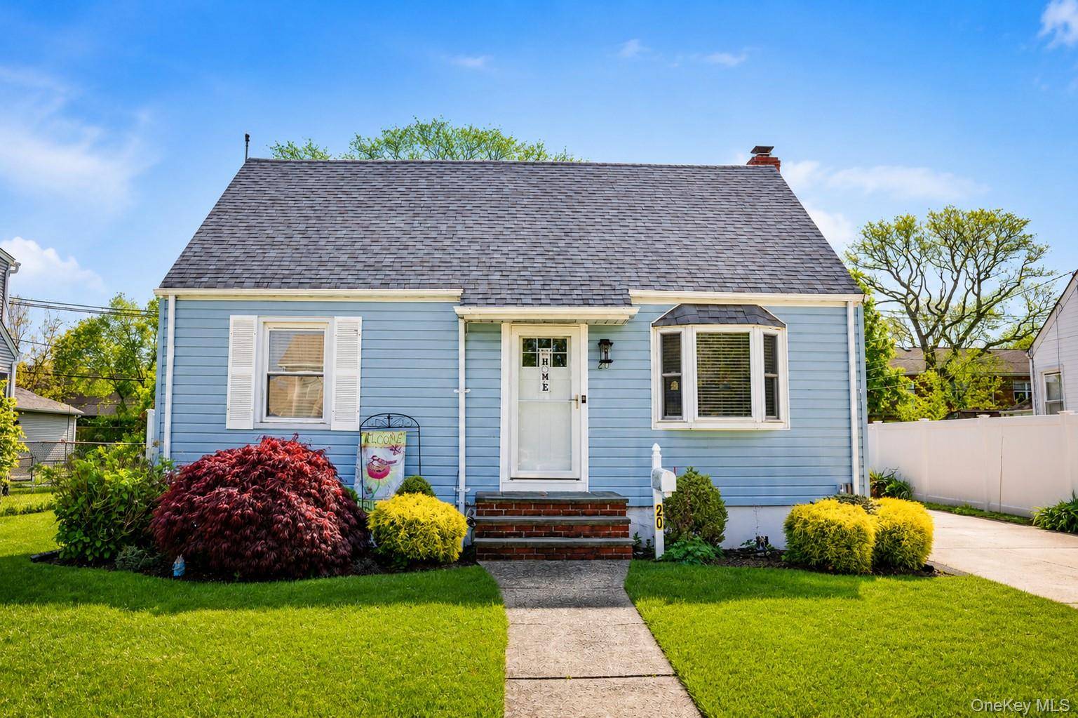 4 Bedroom Home for Sale in Bethpage - New York - USA - 1