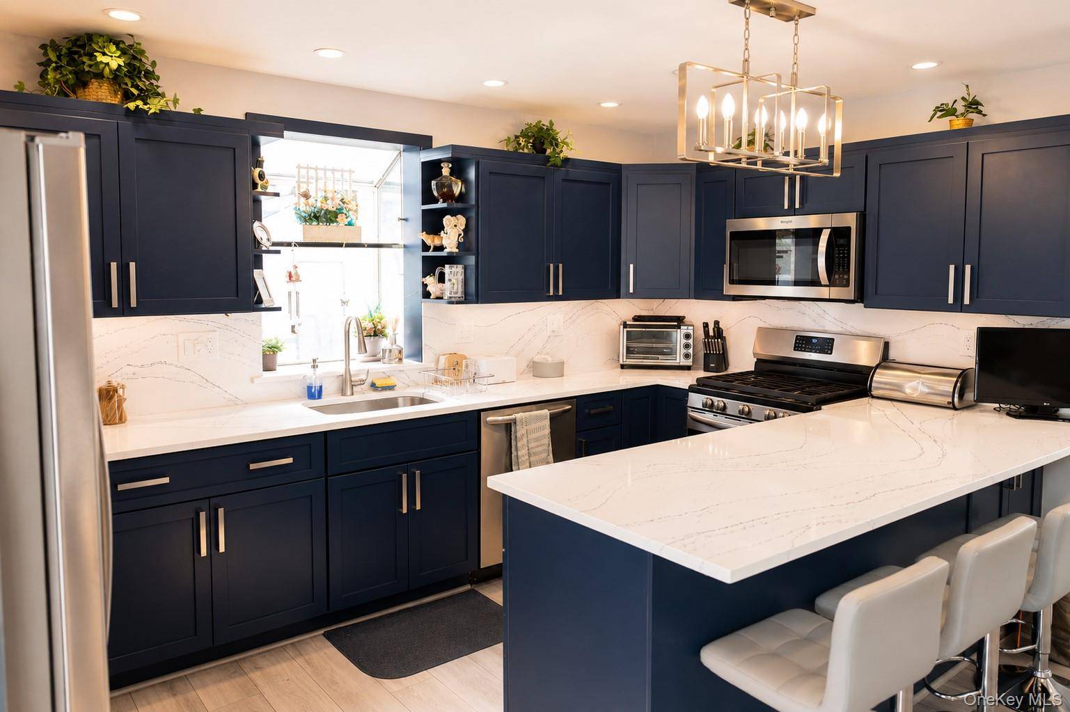 4 Bedroom Home for Sale in Bethpage - New York - USA - 6