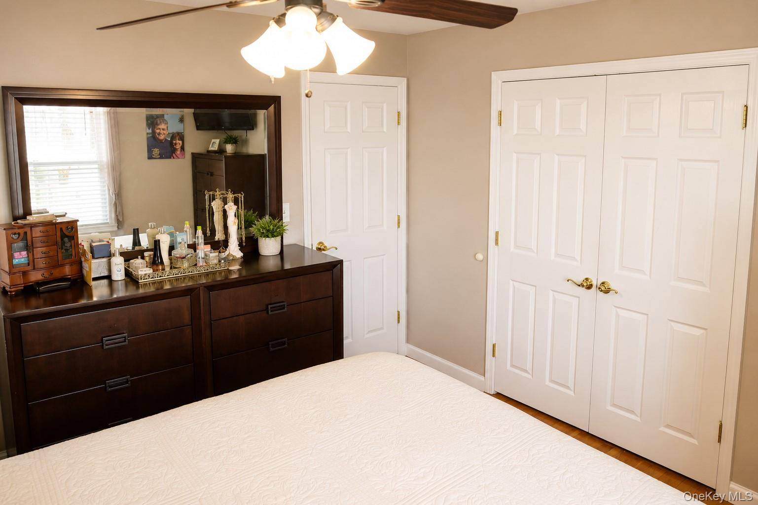 4 Bedroom Home for Sale in Bethpage - New York - USA - 8