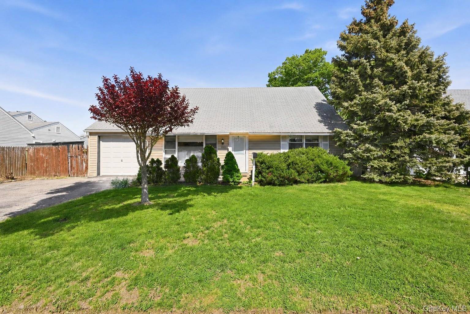 4 Bedroom Home for Sale in Bethpage - New York - USA - 1