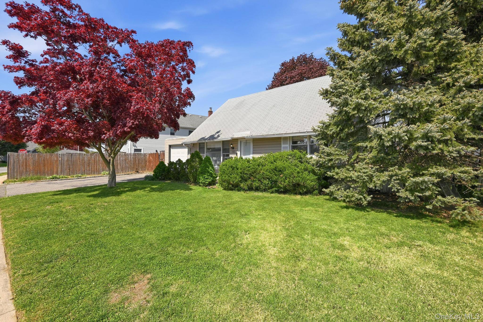 4 Bedroom Home for Sale in Bethpage - New York - USA - 2