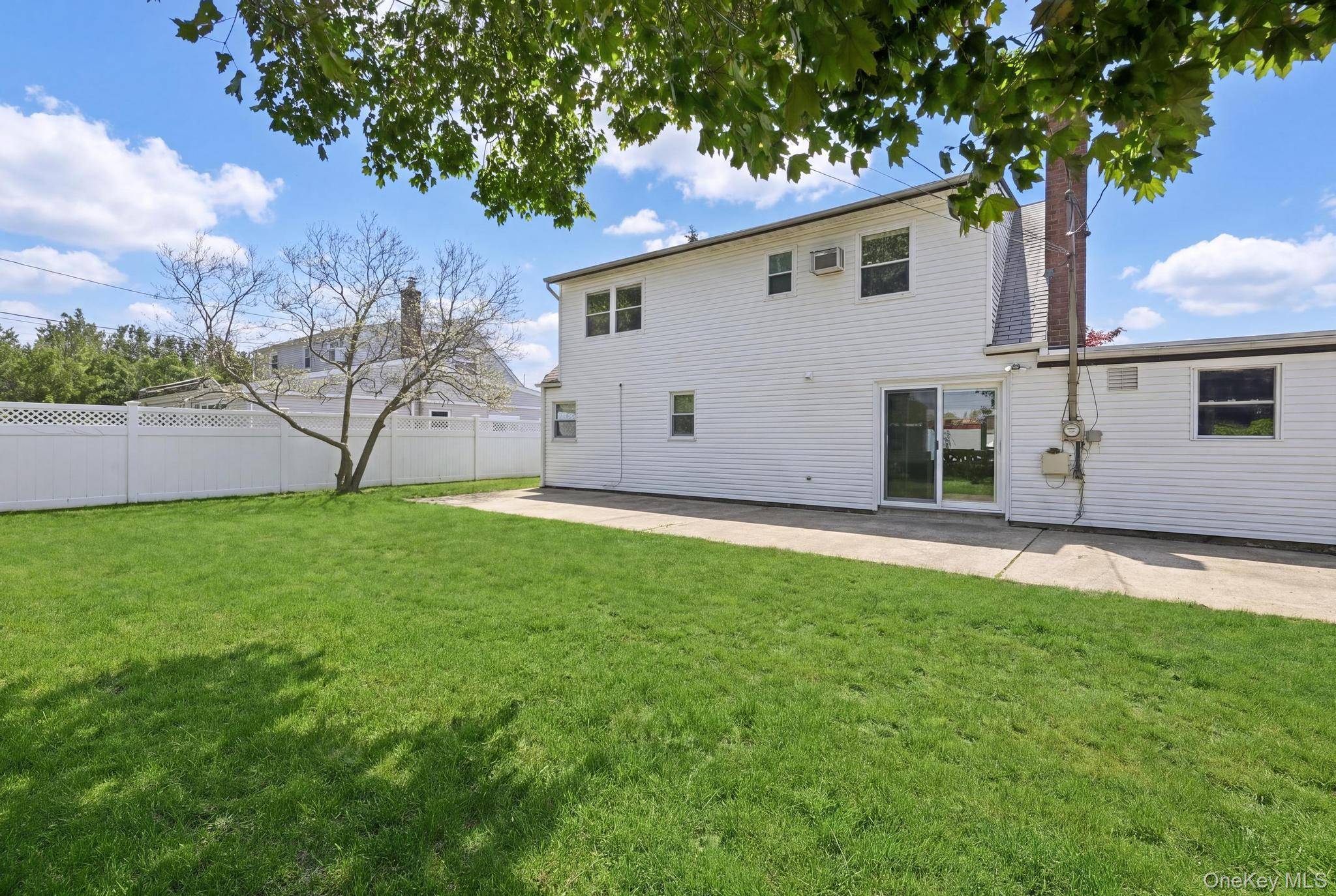 4 Bedroom Home for Sale in Bethpage - New York - USA - 5