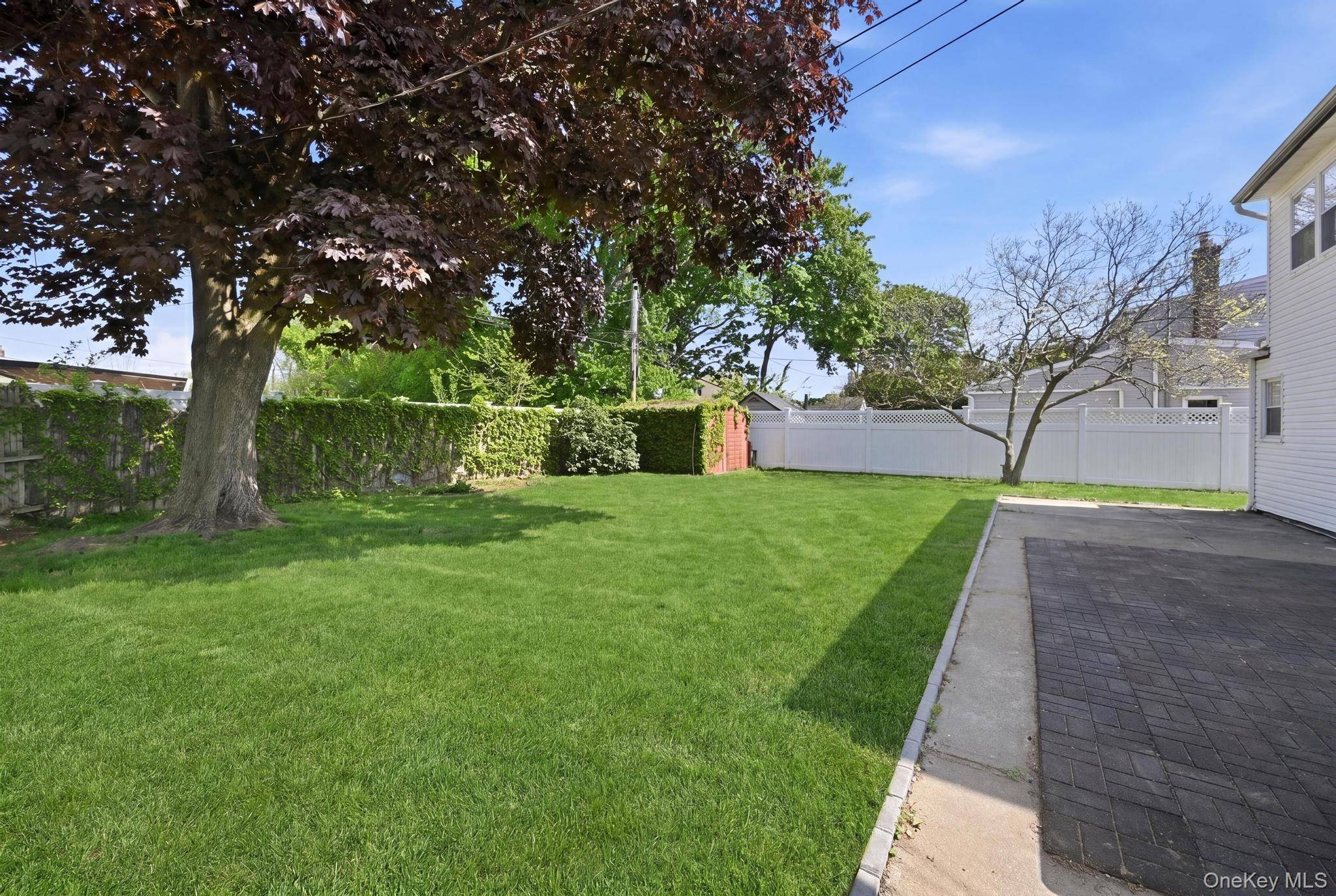 4 Bedroom Home for Sale in Bethpage - New York - USA - 6