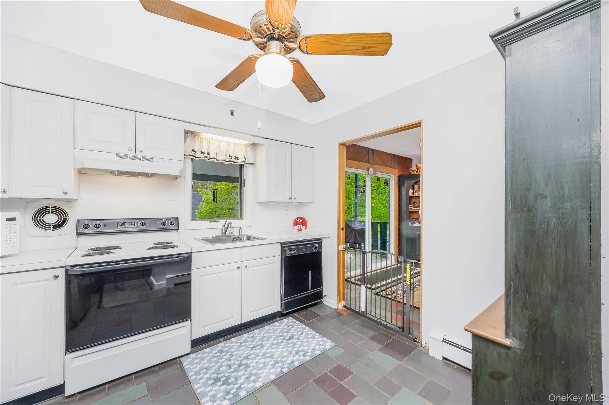 4 Bedroom Home for Sale in Bohemia - New York - USA - 5