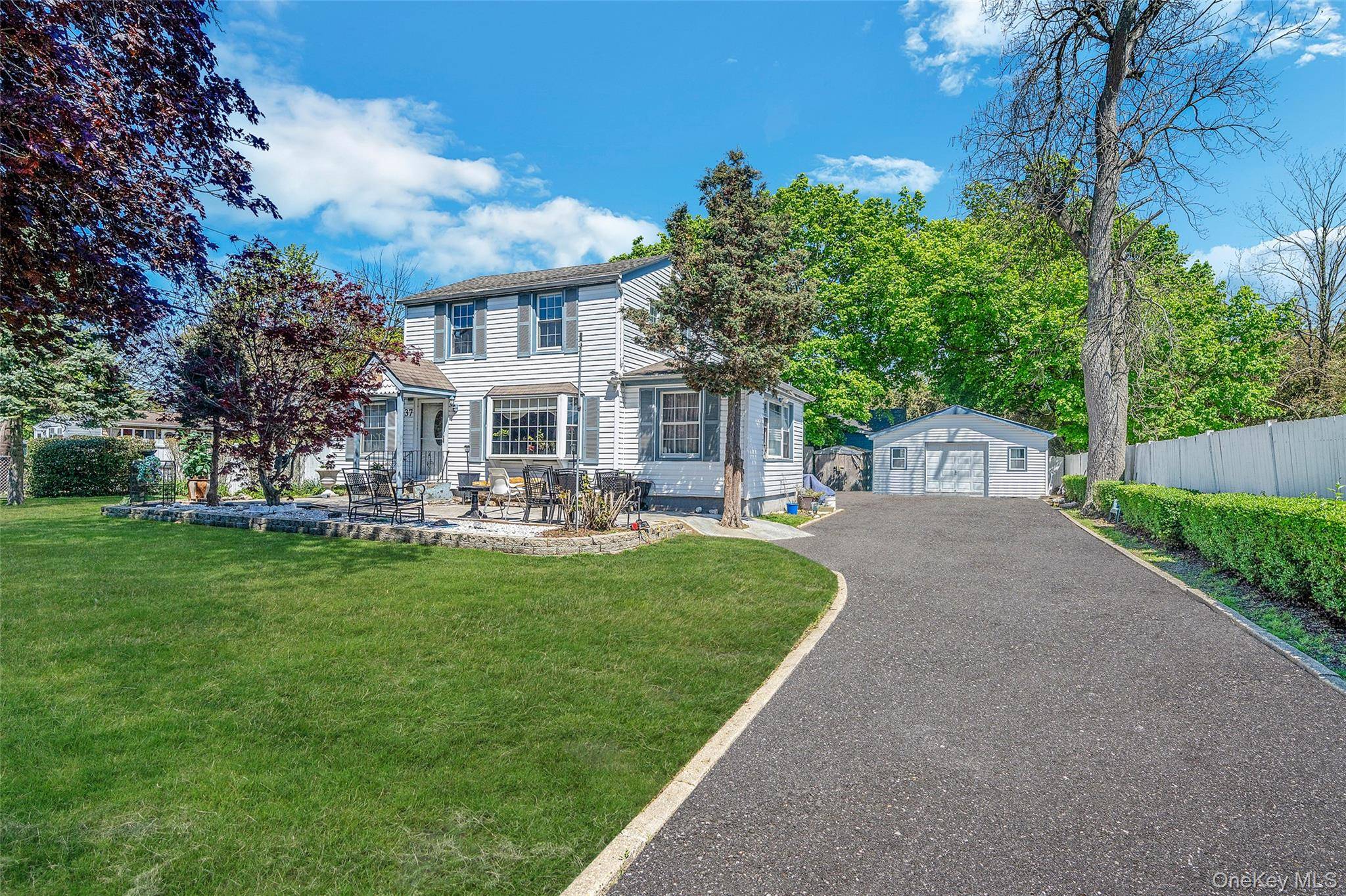 Casa de 4 Dormitorios en Venta en Brentwood - Nueva York - EE. UU. - 1