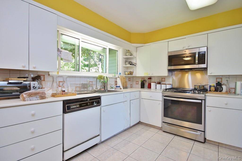 4 Bedroom Home for Sale in Briarcliff Manor - New York - USA - 3