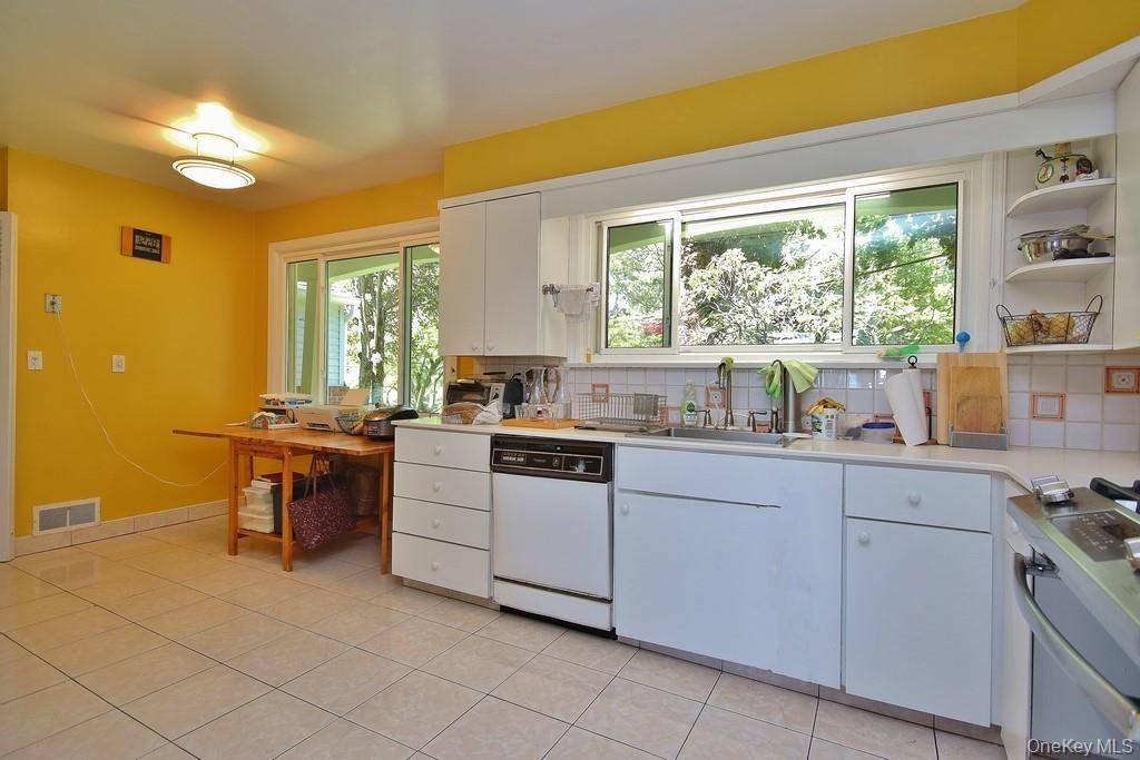 4 Bedroom Home for Sale in Briarcliff Manor - New York - USA - 4