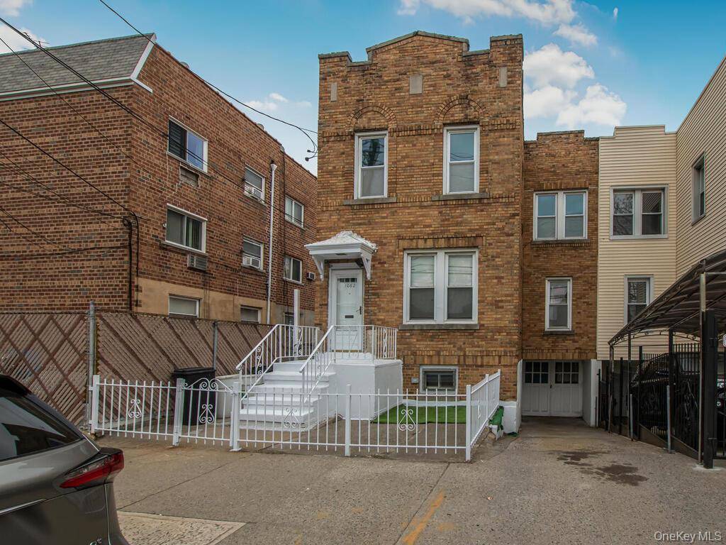 Casa com 4 Quartos à Venda em Bronx - Nova Iorque - EUA - 1