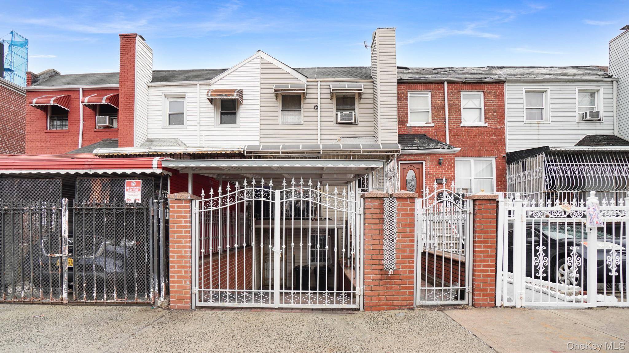 4 Bedroom Home for Sale in Bronx - New York - USA - 1