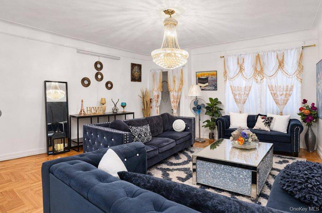 4 Bedroom Home for Sale in Bronx - New York - USA - 2