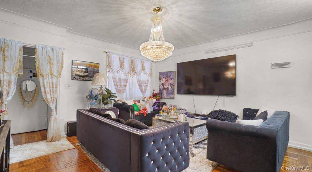 4 Bedroom Home for Sale in Bronx - New York - USA - 3