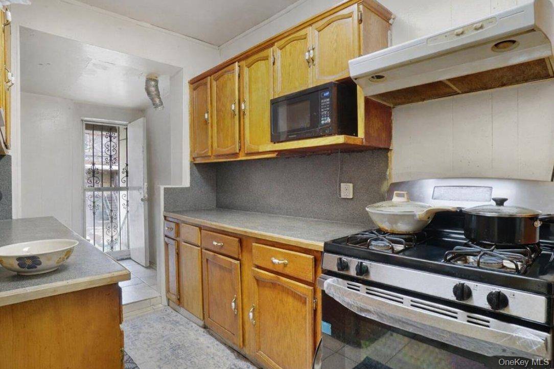 4 Bedroom Home for Sale in Bronx - New York - USA - 6