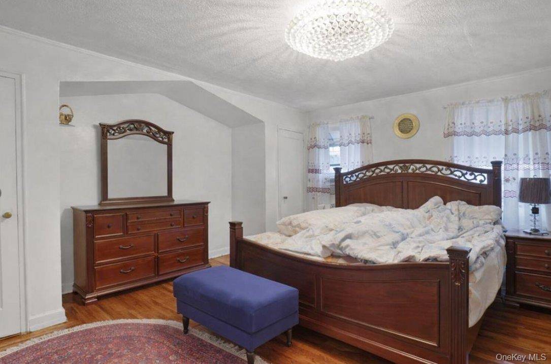 4 Bedroom Home for Sale in Bronx - New York - USA - 7