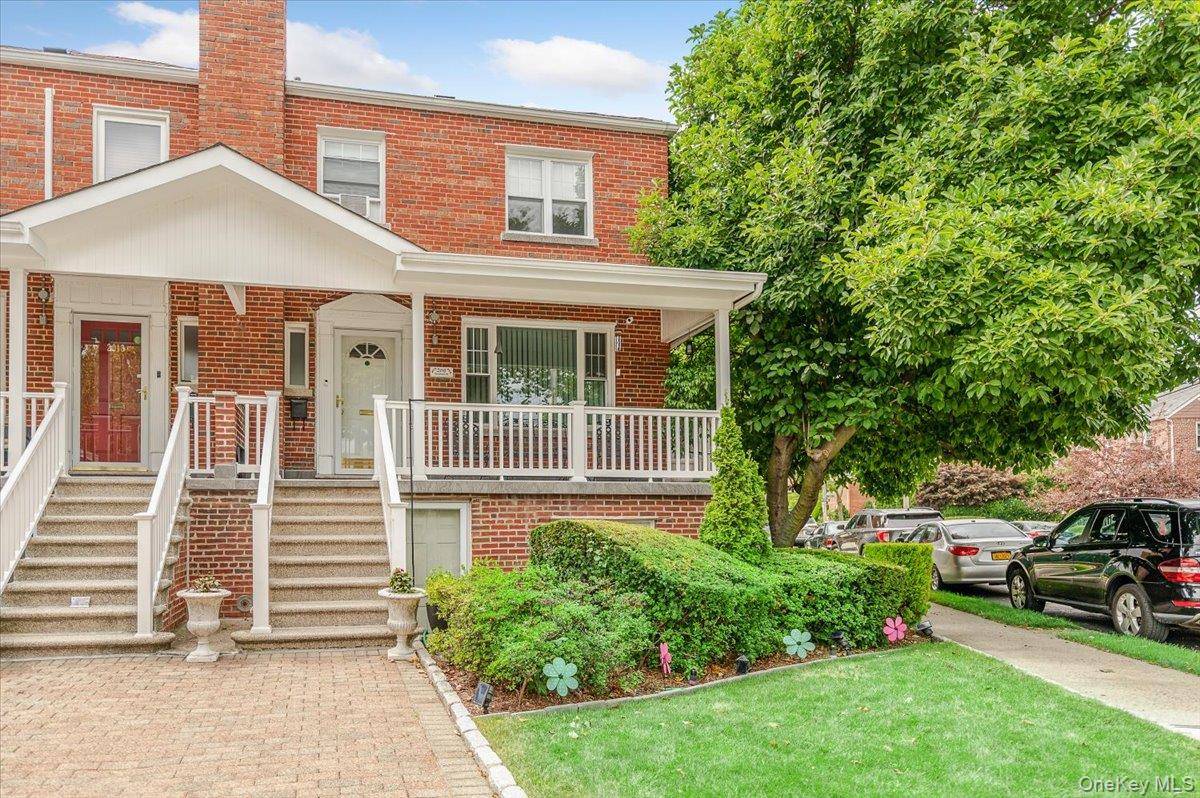 4 Bedroom Home for Sale in Bronx - New York - USA - 1