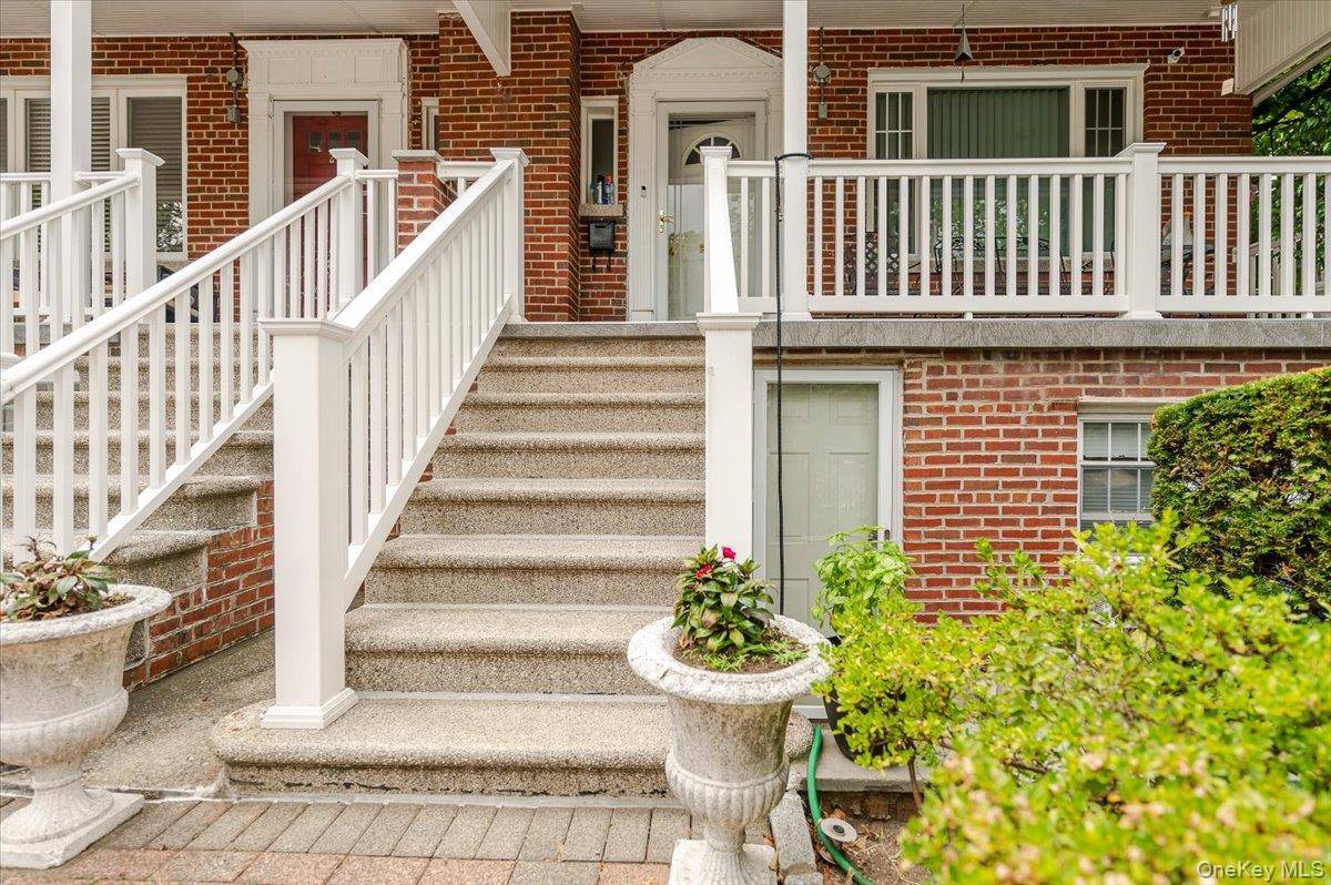 4 Bedroom Home for Sale in Bronx - New York - USA - 2
