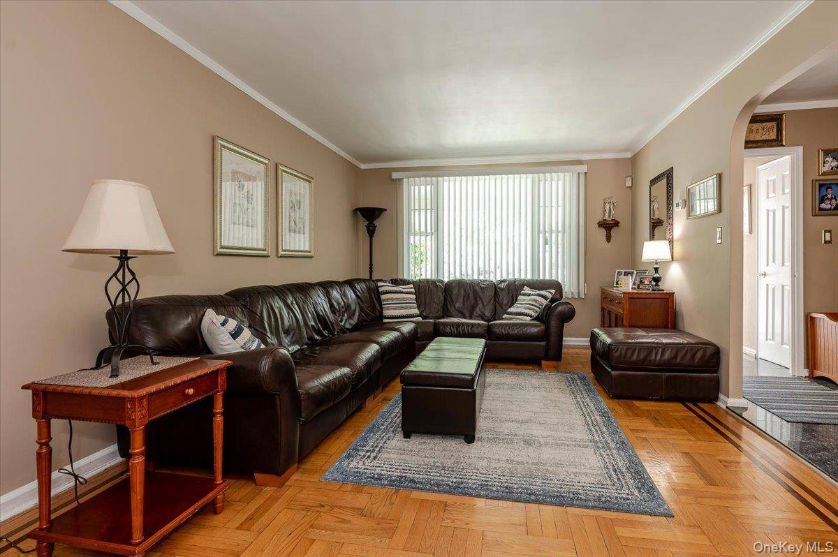 4 Bedroom Home for Sale in Bronx - New York - USA - 6