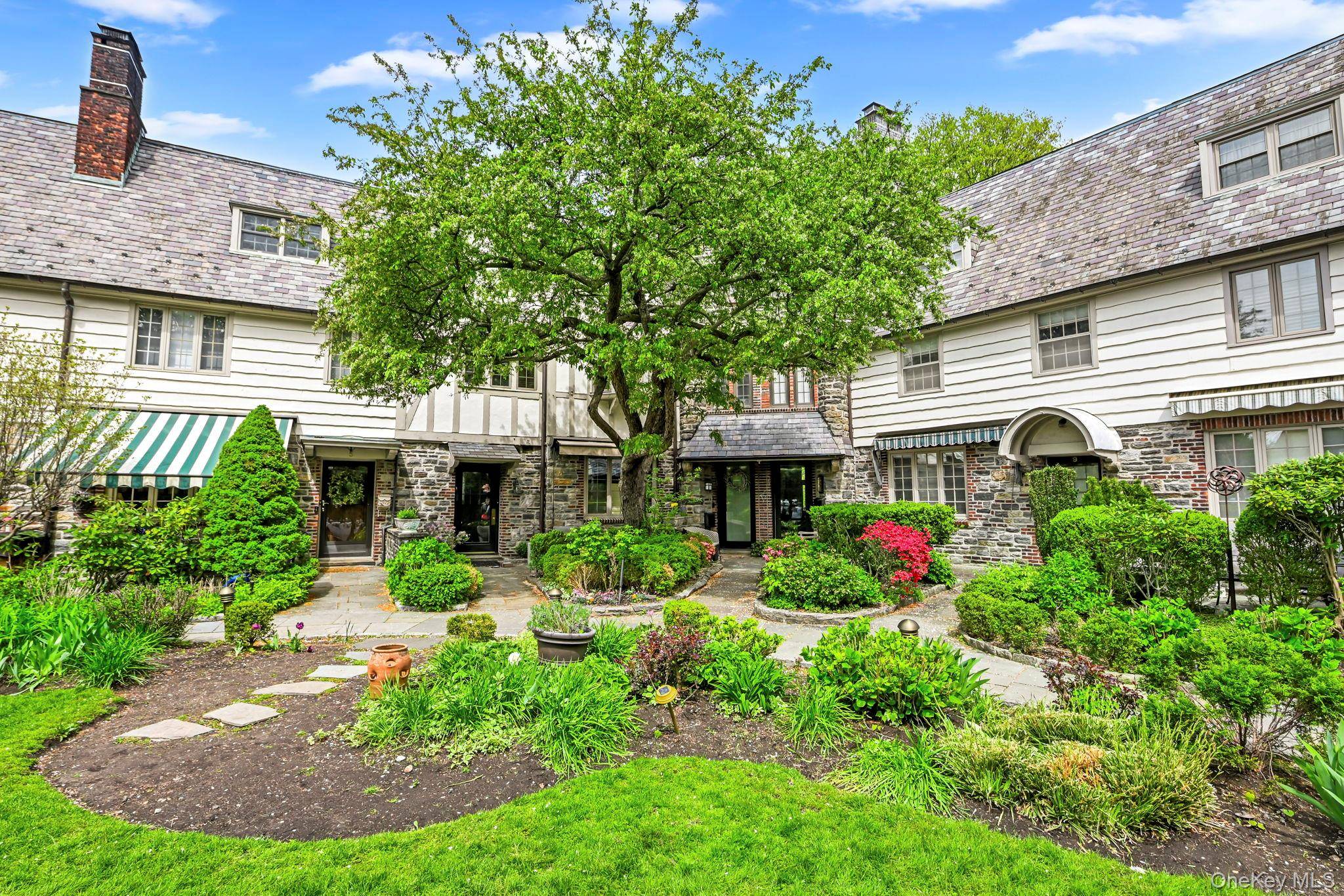 Casa de 4 Dormitorios en Venta en Bronxville - Nueva York - EE. UU. - 1