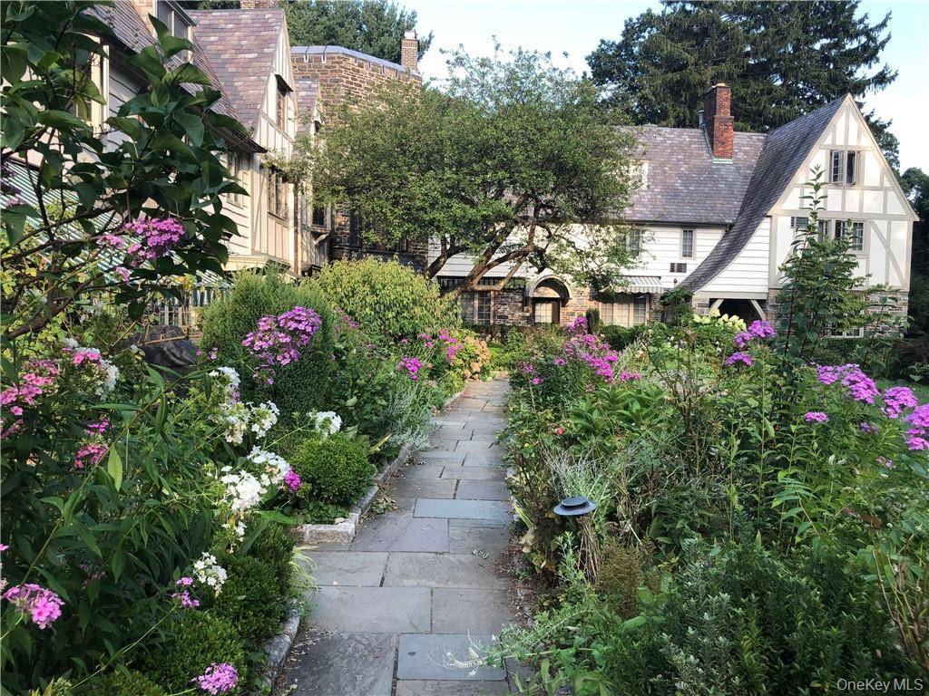 Casa com 4 Quartos à Venda em Bronxville - Nova Iorque - EUA - 1