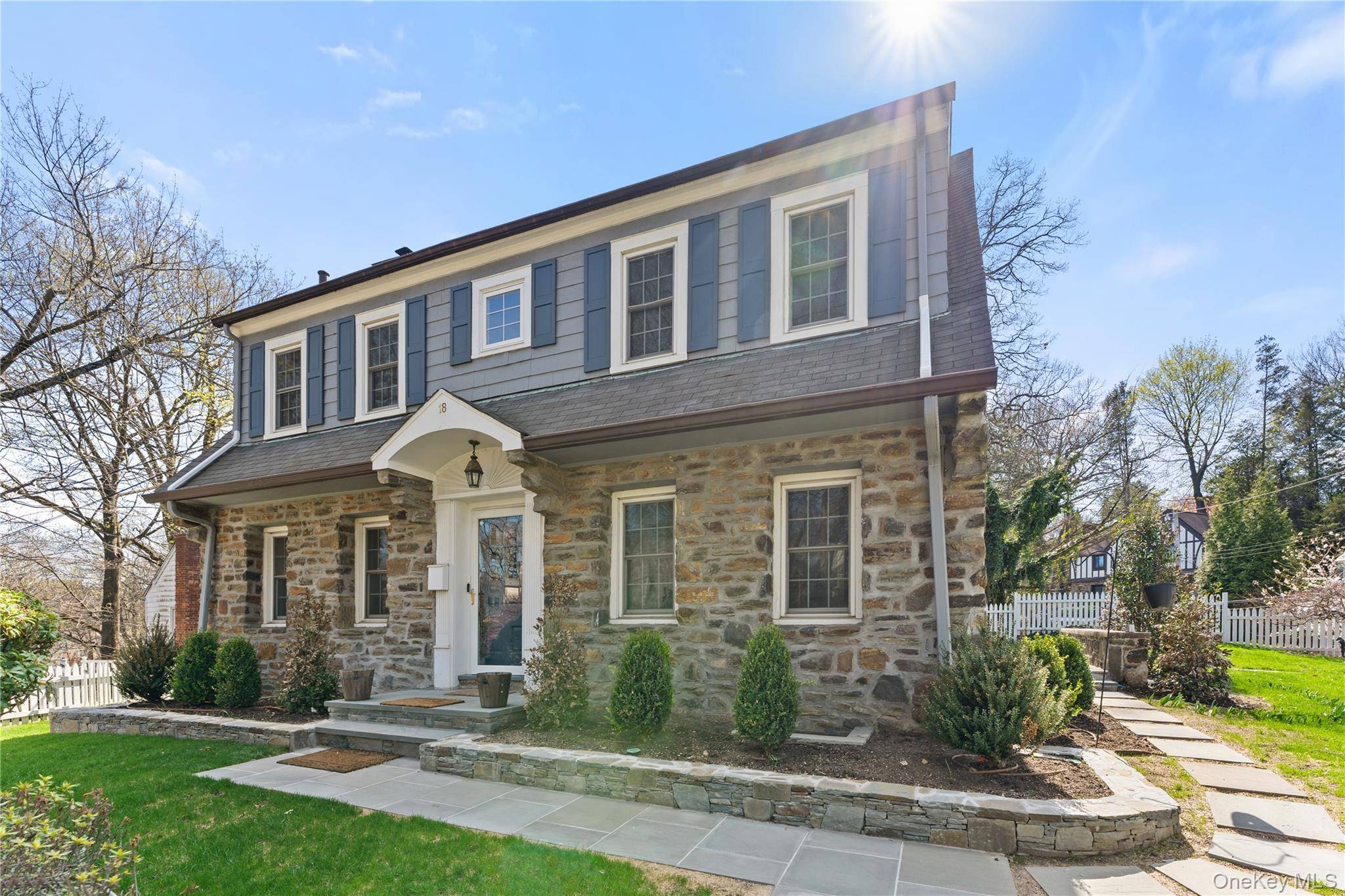 Casa de 4 Dormitorios en Venta en Bronxville - Nueva York - EE. UU. - 1