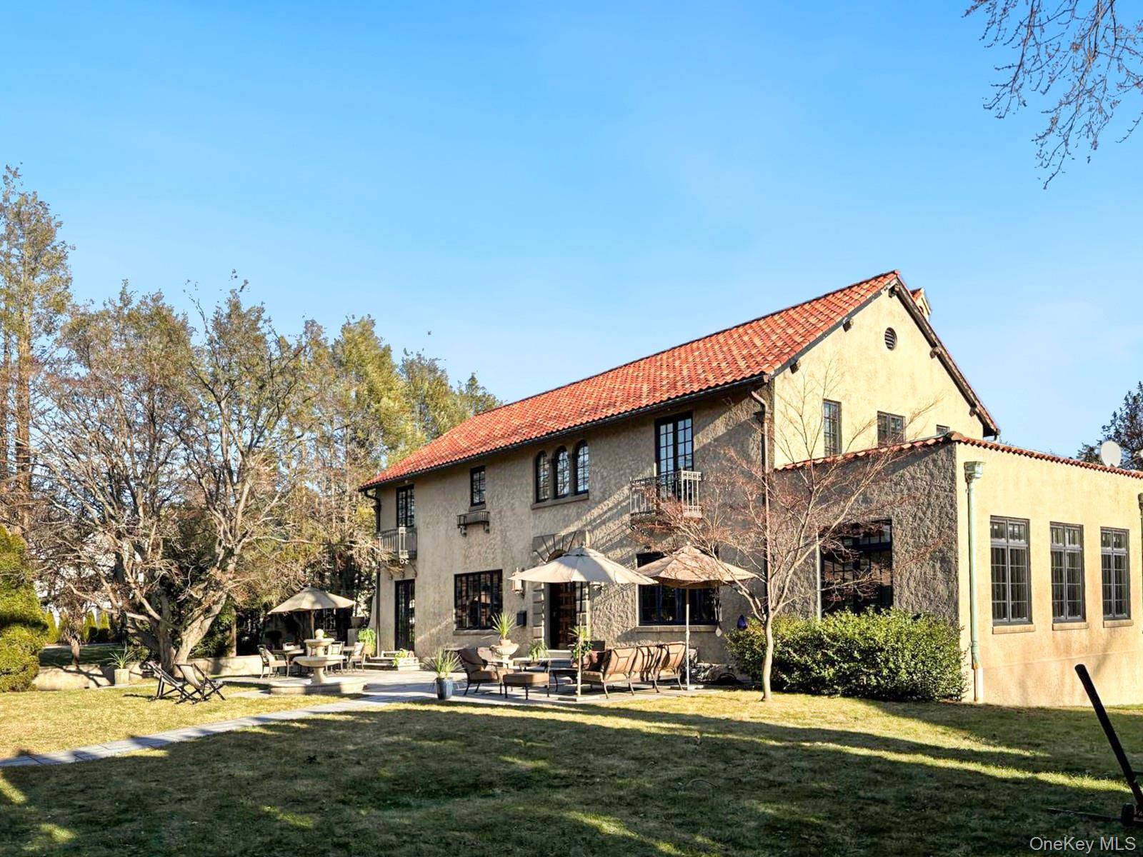 Casa de 4 Dormitorios en Venta en Bronxville - Nueva York - EE. UU. - 1