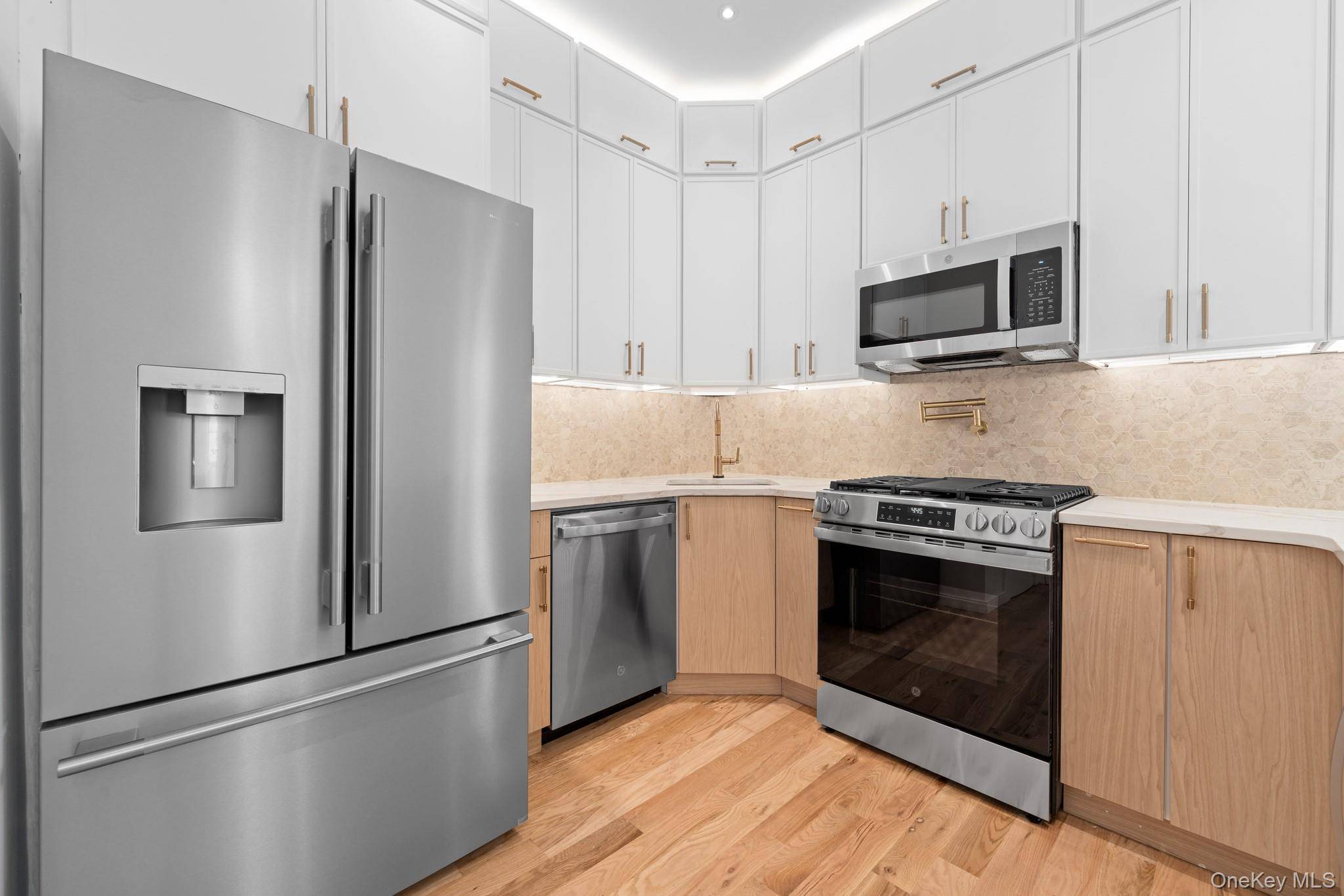 4 Bedroom Home for Sale in Brooklyn - New York - USA - 3