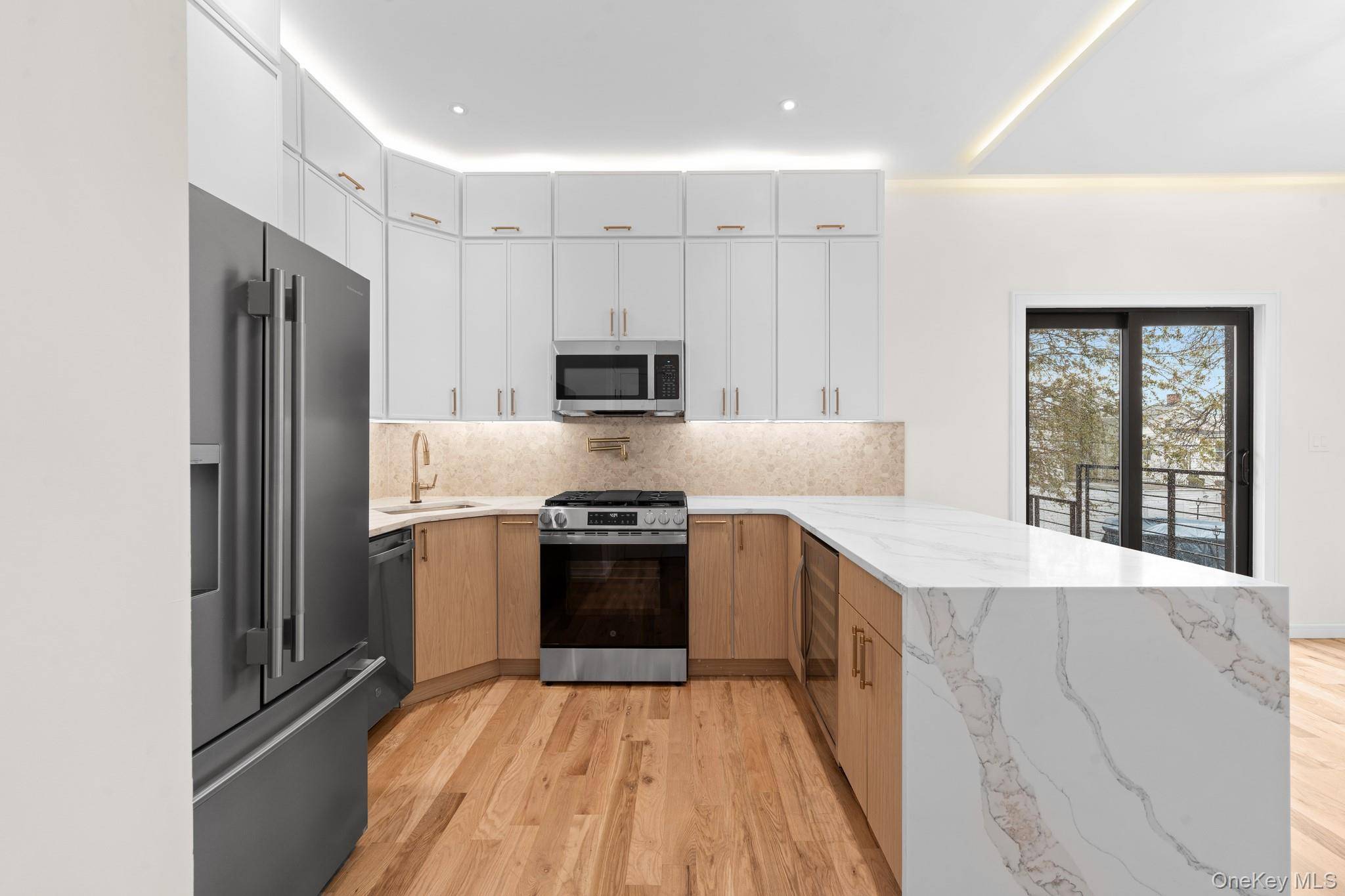 4 Bedroom Home for Sale in Brooklyn - New York - USA - 5