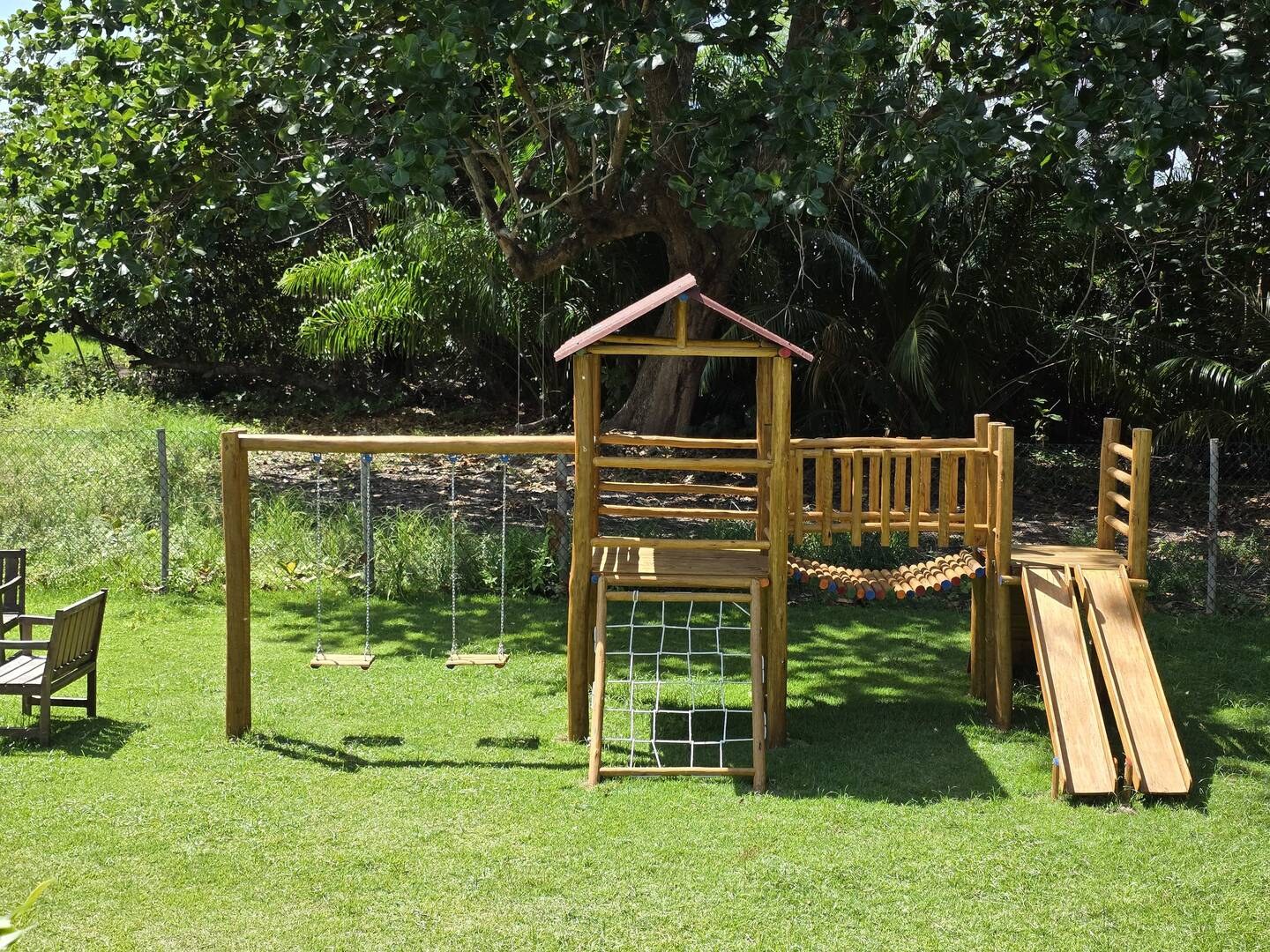 Casa com 4 Quartos à Venda em Camaçari - Bahia - Brasil - 4