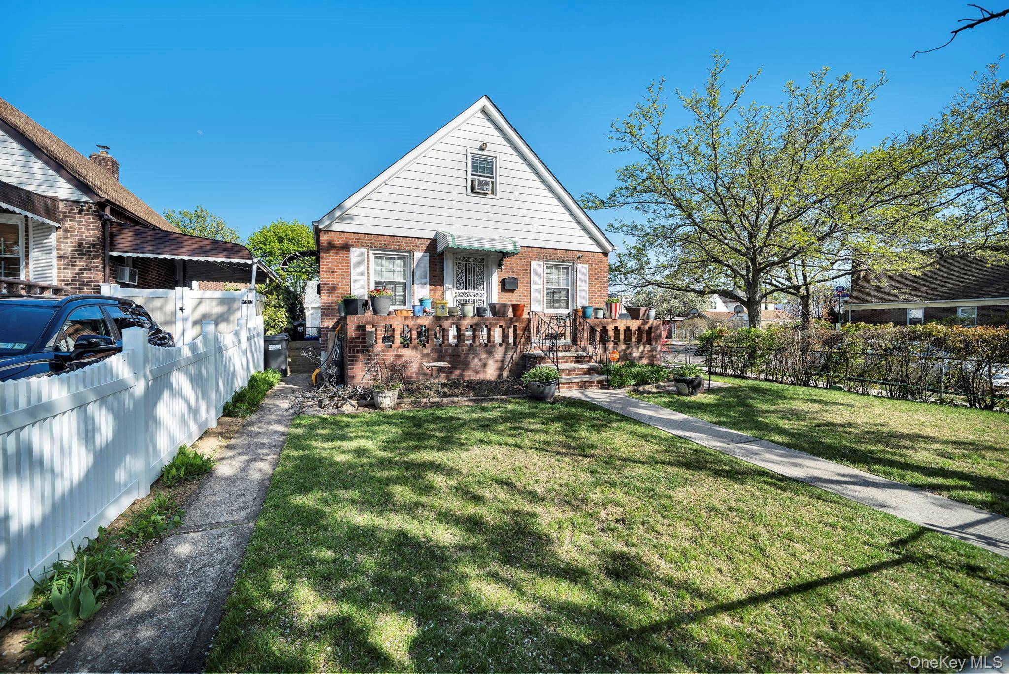 Casa de 4 Dormitorios en Venta en Cambria Heights - Nueva York - EE. UU. - 3