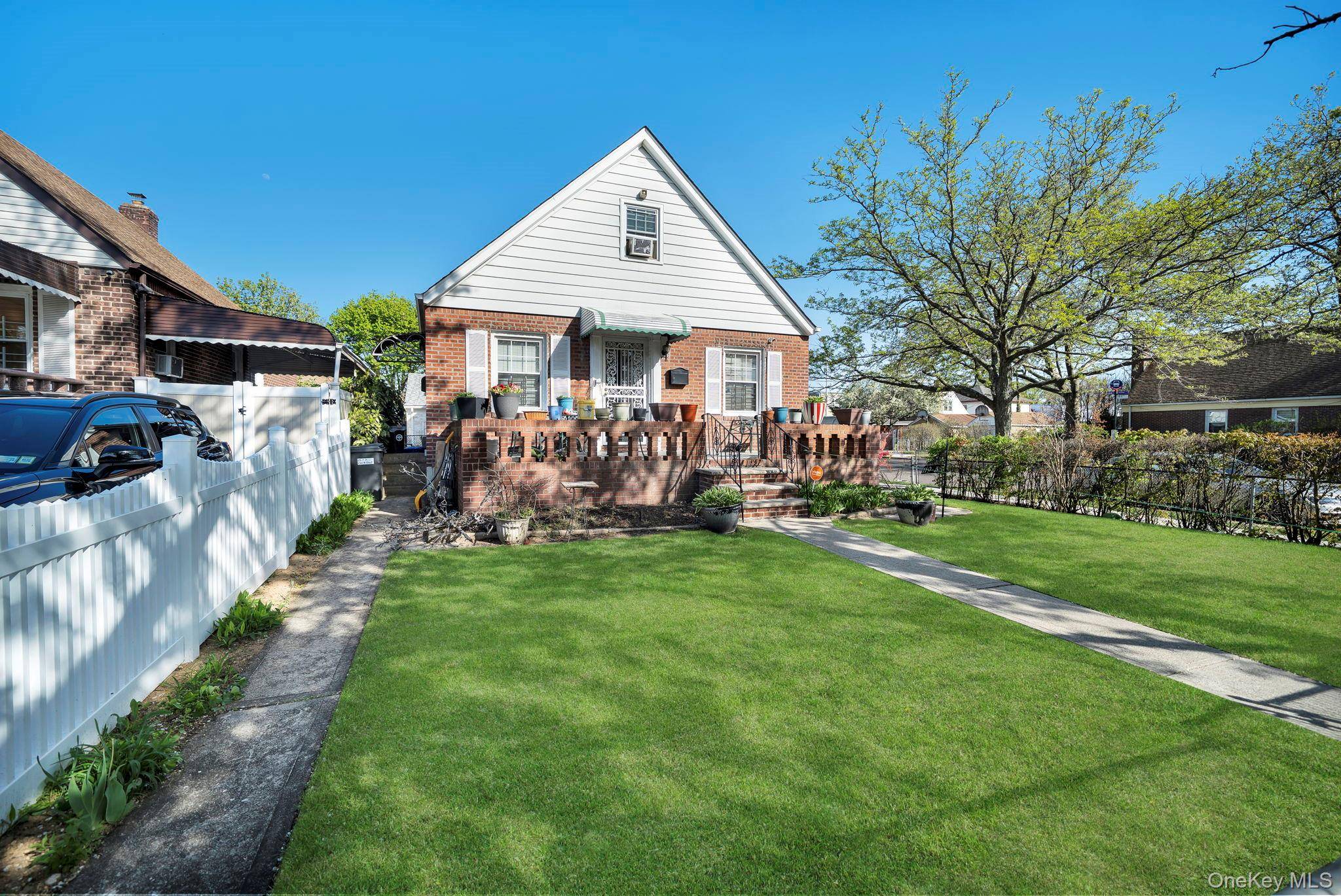 Casa de 4 Dormitorios en Venta en Cambria Heights - Nueva York - EE. UU. - 4