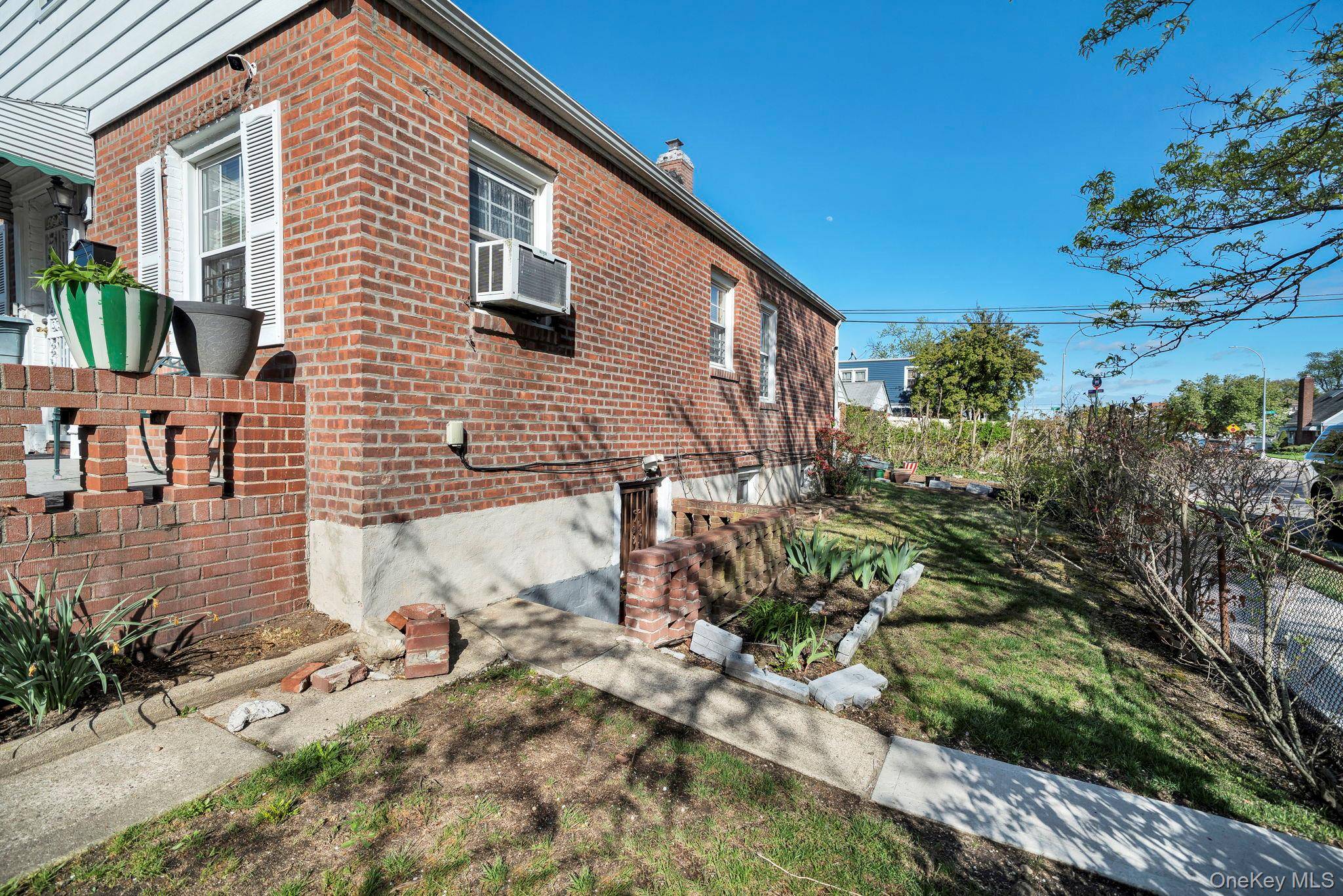 Casa de 4 Dormitorios en Venta en Cambria Heights - Nueva York - EE. UU. - 8