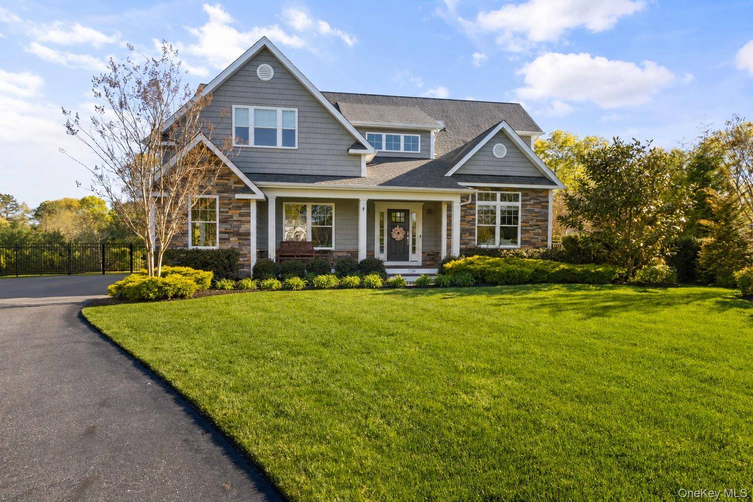 Casa de 4 Dormitorios en Venta en Center Moriches - Nueva York - EE. UU. - 1