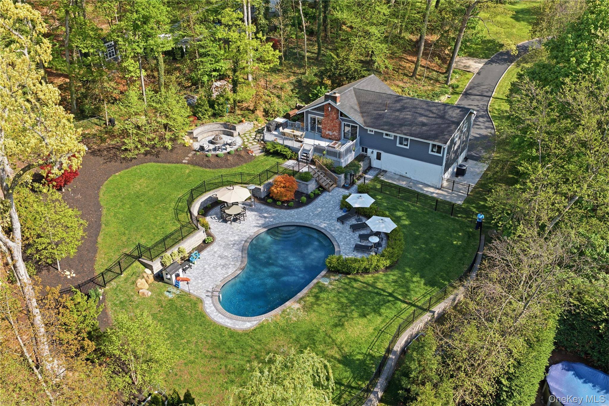 Casa de 4 Dormitorios en Venta en Centerport - Nueva York - EE. UU. - 1