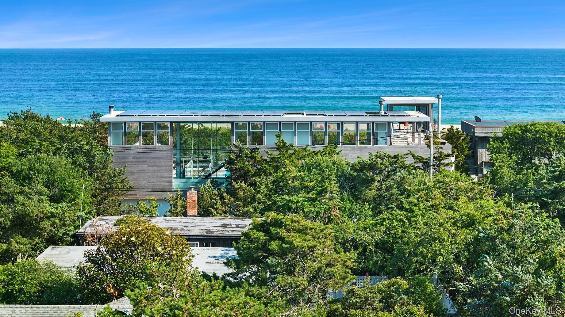 Casa com 4 Quartos à Venda em Cherry Grove - Nova Iorque - EUA - 1