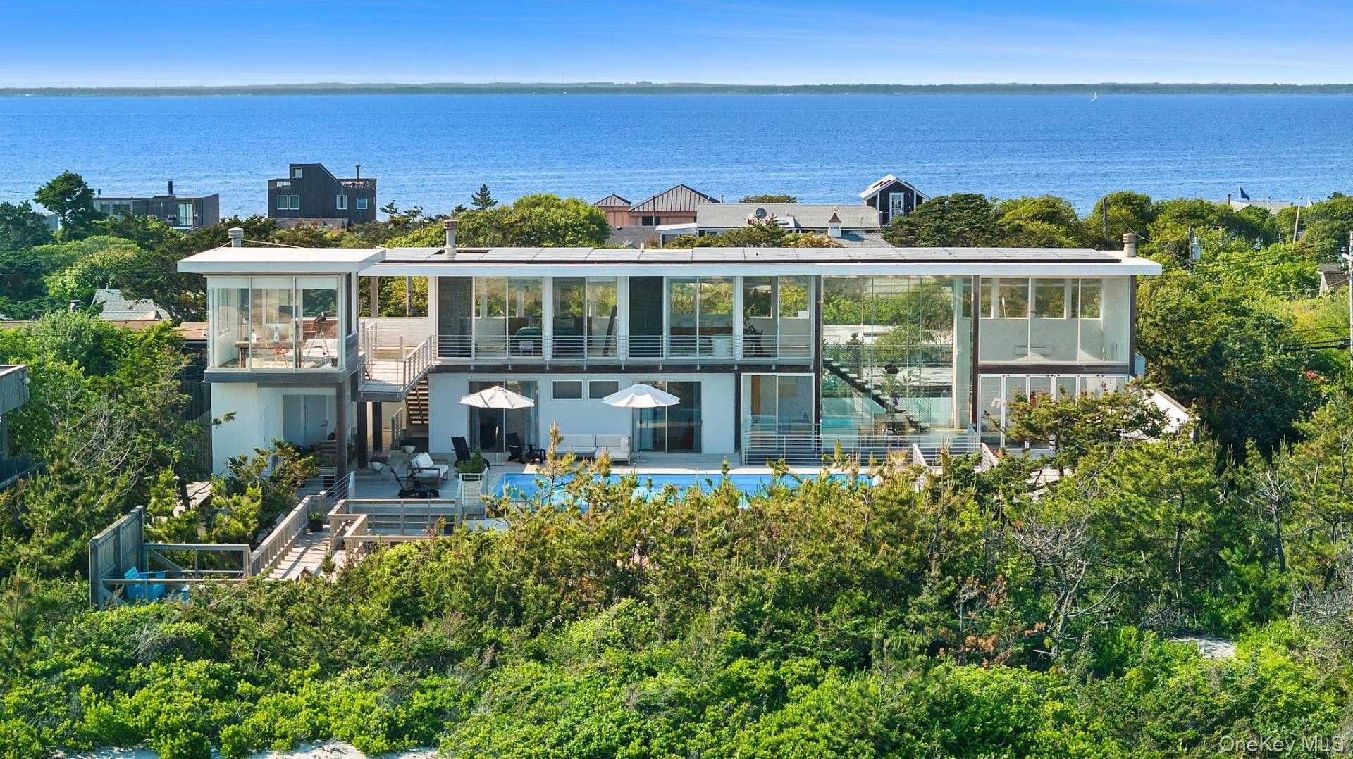 Casa com 4 Quartos à Venda em Cherry Grove - Nova Iorque - EUA - 2