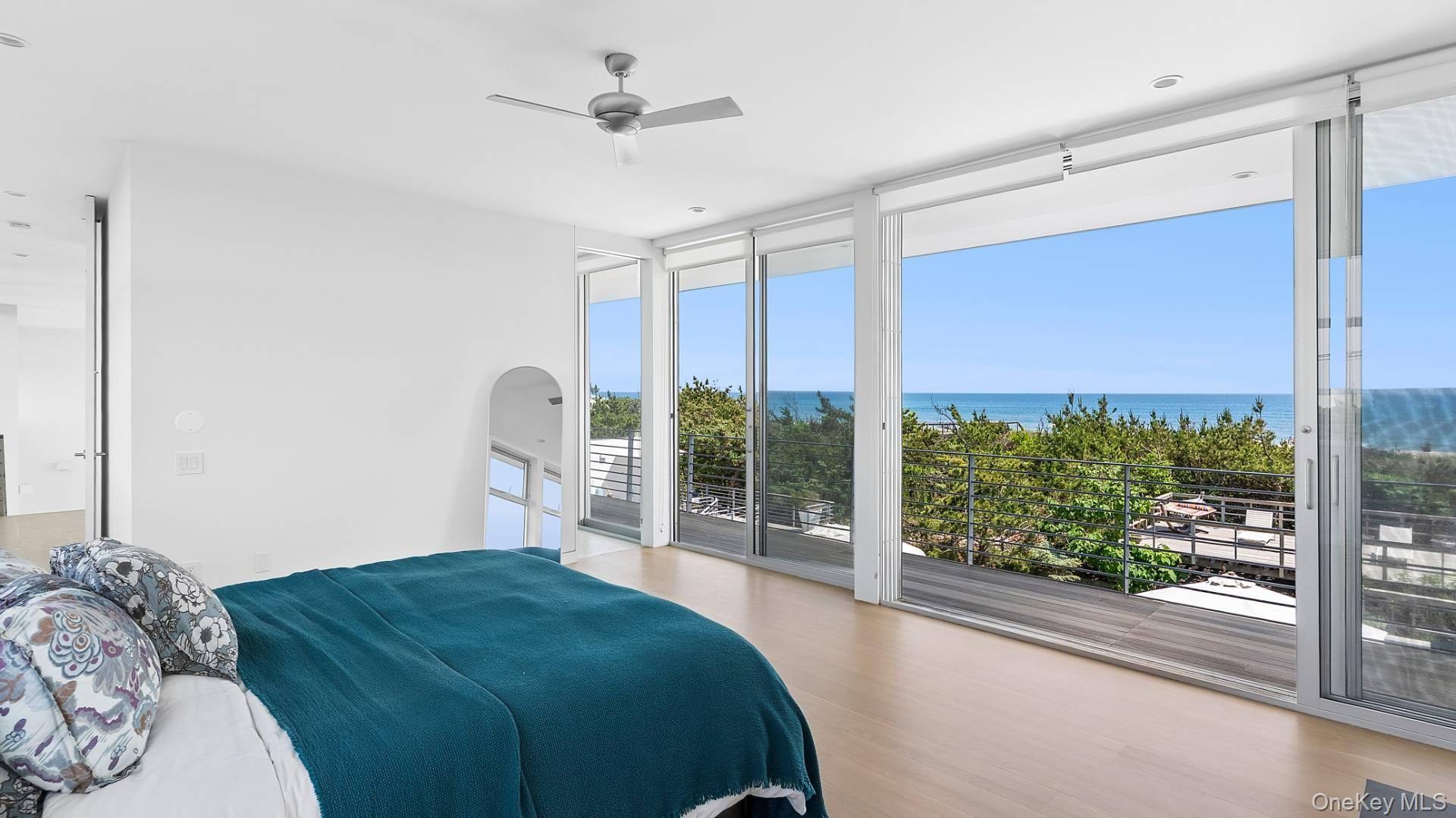 Casa com 4 Quartos à Venda em Cherry Grove - Nova Iorque - EUA - 8