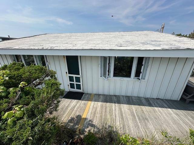 Casa com 4 Quartos à Venda em Cherry Grove - Nova Iorque - EUA - 1