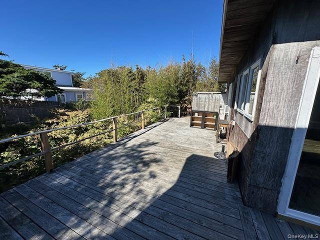 Casa de 4 Dormitorios en Venta en Cherry Grove, Fire Island, NY - 3