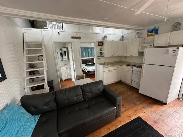 Casa de 4 Dormitorios en Venta en Cherry Grove, Fire Island, NY - 7