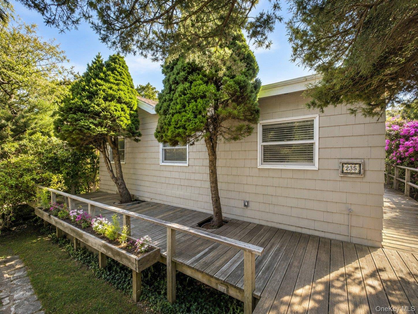 Casa com 4 Quartos à Venda em Cherry Grove - Nova Iorque - EUA - 1