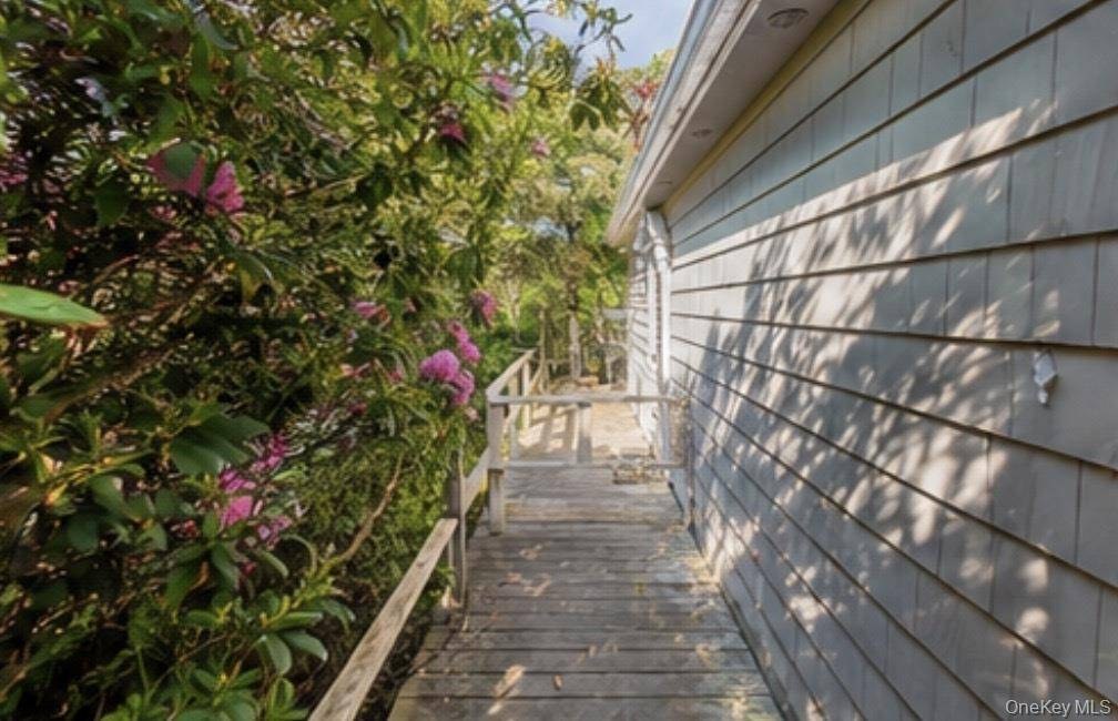 Casa com 4 Quartos à Venda em Cherry Grove - Nova Iorque - EUA - 2