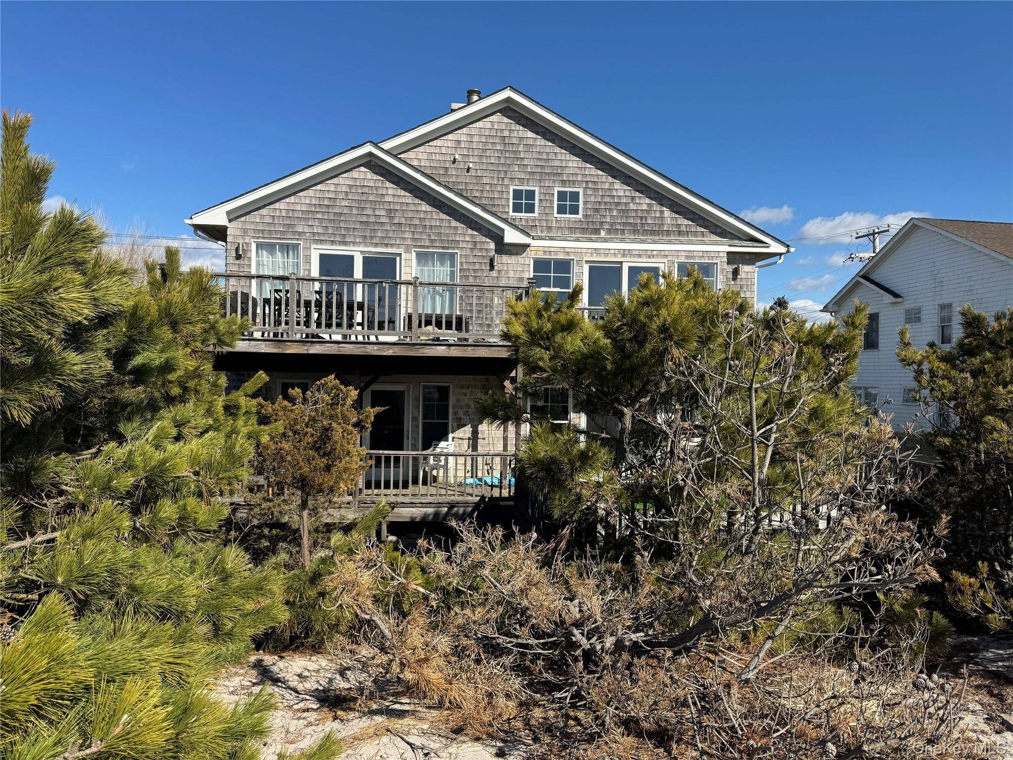 Casa com 4 Quartos à Venda em Cherry Grove - Nova Iorque - EUA - 1