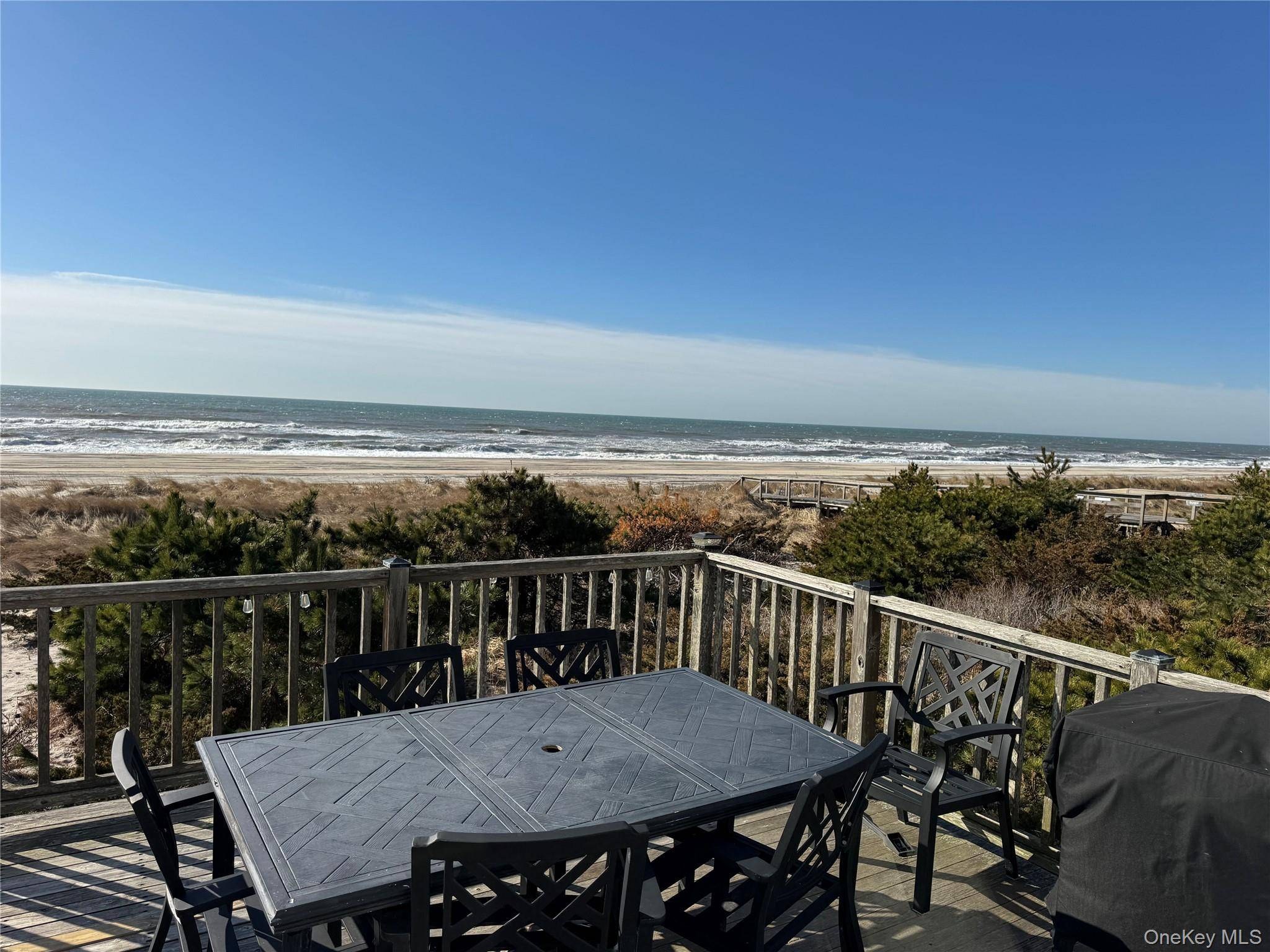 Casa com 4 Quartos à Venda em Cherry Grove - Nova Iorque - EUA - 4